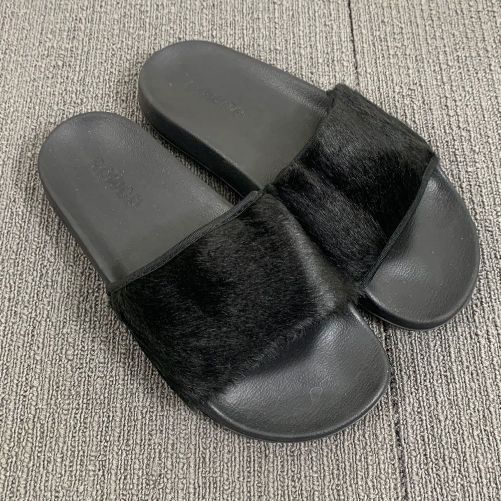 Rowoo Fur Slides Womens Size 10 Black Faux Fur Slip on Furry Strap Sandals